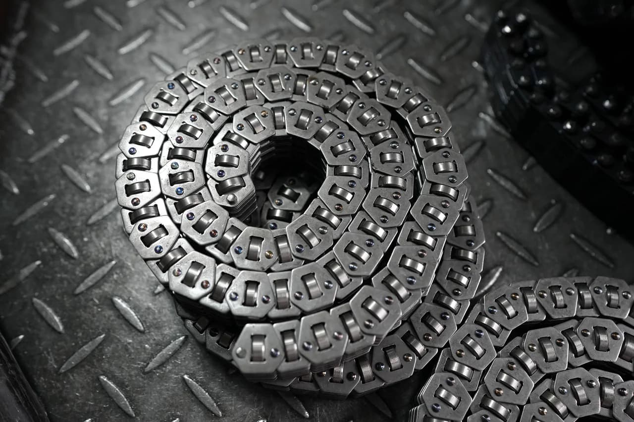 Finished P.I.V. variable-speed chain coiled on a dark work surface