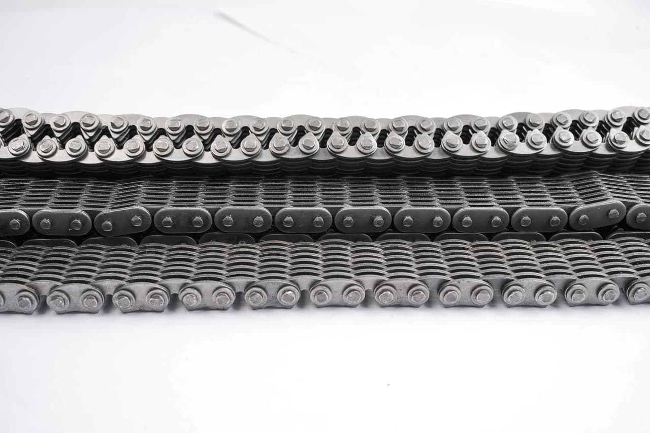Several silent-chain constructions arranged side by side