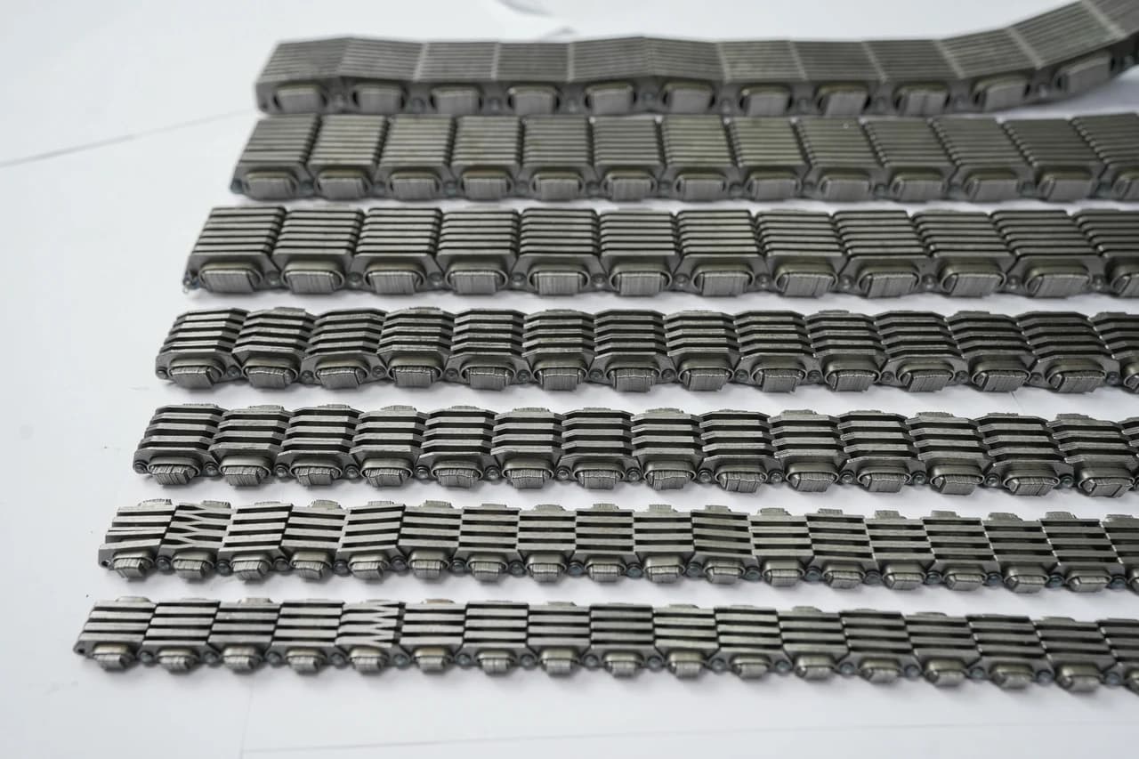 P.I.V. variable speed chains arranged for mechanical stepless transmission
