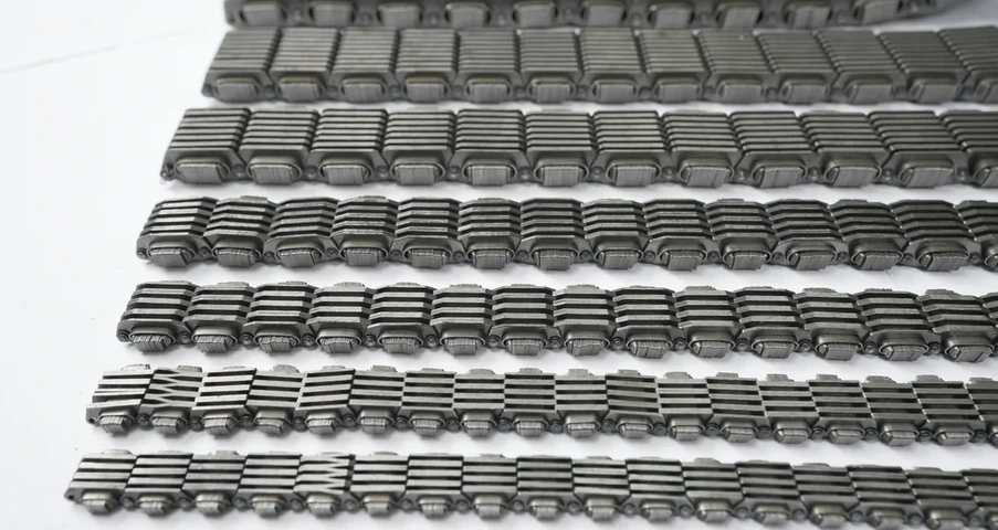 P.I.V. variable speed chains for mechanical stepless transmission